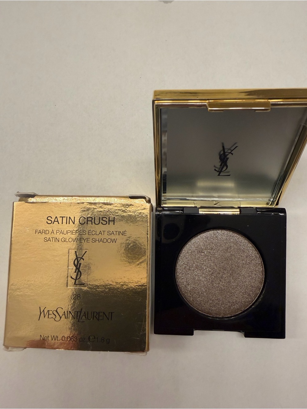 YSL Satin Crush Satin Glow Mono Eyeshadow - 28 Unconforming Taupe
